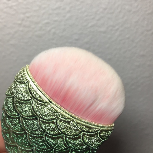 Mermaid 🧜‍♀️ brush - Picture 2 of 3